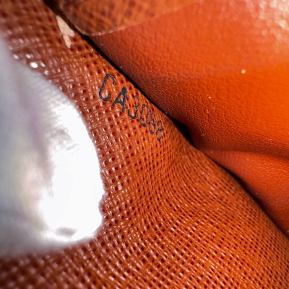 Louis Vuitton vintage Sarah wallet monogram converted - Picture 16 of 17